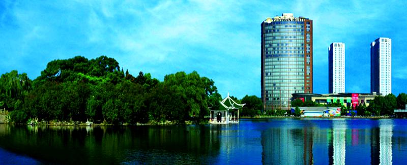 Lakefront Hotel Resort Exterior